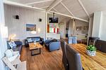 mit Blick in den Wohnbereich - Ferienhaus 11 - Top-Hundeurlaub