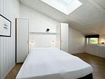 1. Schlafzimmer mit Schrank - Ferienhaus 13 - Top-Hundeurlaub