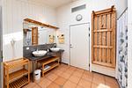Badezimmer mit Waschtisch - Ferienhaus 13 - Top-Hundeurlaub