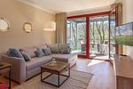 Wohnbereich mit Zugang Balkon Parkblick - Haus Fore - Appartement Hiddensee 1 - Top-Hundeurlaub