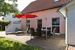 Sonnenterrasse möbeliert mit Sonnenschirm - Ferienhaus Bella Vista - Top-Hundeurlaub