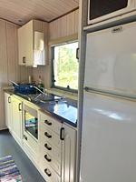 Einfache Küche in der Off-Grid-Hütte Tiny Rosö am Allgunnen - Tiny Rosö - Top-Hundeurlaub