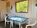 Kleiner Essbereich mit Seeblick in Tiny Rosö in Småland - Tiny Rosö - Top-Hundeurlaub