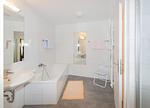 Badewanne und Dusche - City Life 2 by Alpenidyll Apartments - Top-Hundeurlaub