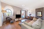Wohnzimmer mit Blick zum Fernseher - Wohnung 59 - Top-Hundeurlaub