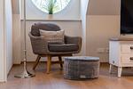 Wohnzimmer mit Sessel - Wohnung 59 - Top-Hundeurlaub