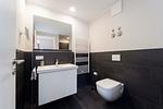 Badezimmer mit WC und Waschbecken - Wohnung 59 - Top-Hundeurlaub