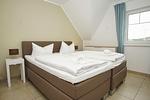 Schlafzimmer - FeWo13-5: strandnah,Balkon,Sauna,Pool - Top-Hundeurlaub