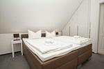 Schlafzimmer - FeWo13-5: strandnah,Balkon,Sauna,Pool - Top-Hundeurlaub