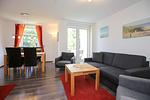 Wohnzimmer mit Blick aus dem Flur - Wohnung 012 - Top-Hundeurlaub