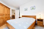 Schlafzimmer mit Doppelbett und Kleiderschrank - Wohnung 39 - Top-Hundeurlaub