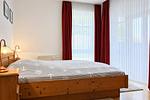 Schlafzimmer mit Doppelbett - Wohnung 39 - Top-Hundeurlaub