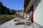 Terrasse mit Sonnenstuhl - Reethaus 19a - Top-Hundeurlaub