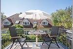 Terrasse mit Tisch und Sonnenschirm - Strandoase - Wohnung 3 - Top-Hundeurlaub