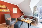 Gemütliches Wohnzimmer mit Sofa und Sessel - Strandoase - No. 3 - Top-Hundeurlaub