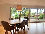 Großer Essbereich mit Terrassenzugang im Blå Havet an der Ostsee - Blå Havet - Top-Hundeurlaub