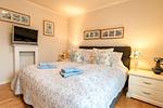 Schlafzimmer - White House Ferienwohnung 1 - Top-Hundeurlaub