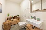 Gäste-WC - Ferienwohnung Haff & Herz mit Fitness, Sauna, Freizeit- und Kinderspielbereich - Top-Hundeurlaub