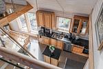 Blick von der Galerie auf den Wohnbereich im Haus Blankavik - Haus Blankavik - Top-Hundeurlaub
