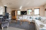 Heller Wohnbereich im Haus Blankavik mit Blick Richtung Schären - Haus Blankavik - Top-Hundeurlaub