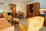 Wohn-Essbereich mit Flatscreen-TV im ussf102, Seehof 102,Strandpromenade 9-10 auf Usedom - Seehof 102 - Top-Hundeurlaub