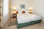 Schlafzimmer mit Doppelbett im ussf102, Seehof 102,Strandpromenade 9-10 auf Usedom - Seehof 102 - Top-Hundeurlaub