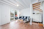 Wohn-Essbereich mit Couch - NordseeResort Friesland 30 - Top-Hundeurlaub