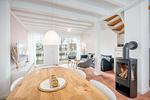 Wohn-Essbereich mit Esstisch und Sitzgelegenheit - NordseeResort Friesland 30 - Top-Hundeurlaub
