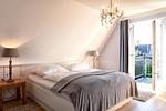 Das Elternschlafzimmer bietet einen direkten Zugang auf den Balkon des Hauses. - Hideaway - Top-Hundeurlaub