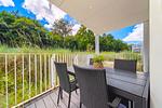 überdachte Terrasse mit Sitzmöglichkeiten - Wohnung 02 - Top-Hundeurlaub