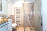 1. Badezimmer mit Dusche und WC - Wohnung 05 - Top-Hundeurlaub