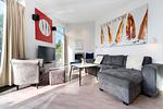 Wohnzimmer mit Sofa und Sessel - Penthouse 05 - Top-Hundeurlaub
