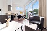 Wohnzimmer mit Blick zum Strandkorb - Penthouse 05 - Top-Hundeurlaub