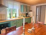 Küche mit großem Esstisch im Schwedenhaus Villa Pelle - Villa Pelle - Top-Hundeurlaub