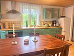 Großer Esstisch in der Küche der Villa Pelle in Fagerhult - Villa Pelle - Top-Hundeurlaub