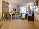 Wohnzimmer - Komfortplus Ferienwohnung mit 1 Schlafzimmer und Balkon im Obergeschoss (254) - Top-Hundeurlaub