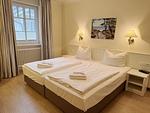 Schlafzimmer - Komfortplus Ferienwohnung mit 1 Schlafzimmer und Balkon im Obergeschoss (254) - Top-Hundeurlaub