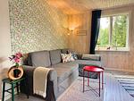 Gemütlicher Wohnbereich mit Kamin im Ferienhaus Skogsdrömmen - Skogsdrömmen - Top-Hundeurlaub