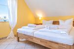 Schlafzimmer - FeWo 7 OG - Top-Hundeurlaub