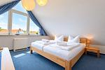 Schlafzimmer - FeWo 7 OG - Top-Hundeurlaub