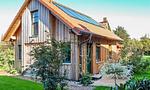 Außenansicht eines Holzhauses mit Garten - Alte Tischlerei 01 - Top-Hundeurlaub