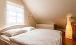 Schlafzimmer mit Doppelbett und modernem Design - Alte Tischlerei 01 - Top-Hundeurlaub