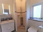Strandhaus Nr. 10 - Traumurlaub am Großen Plöner See – Seeblick, Sauna & Whirlwanne, Kaminofen, für max. 8 Pers. - Top-Hundeurlaub