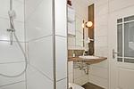 Badezimmer - Ferienhaus Waldhaus 6 mit Kamin, Sauna und Terrasse - Top-Hundeurlaub