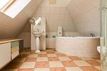 Modernes Badezimmer mit Badewanne - Haus Ostseenixe 05 - Top-Hundeurlaub