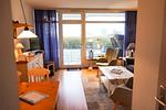 Entspannen Sie im stilvollen Wohnzimmer mit viel Licht und Komfort. - Berliner Hof App. 108 - Top-Hundeurlaub