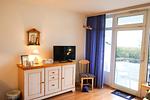 Ein einladendes Wohnzimmer mit TV für entspannte Abende. - Berliner Hof App. 108 - Top-Hundeurlaub
