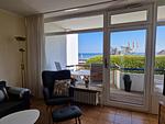 Genießen Sie den Meerblick aus diesem modernen Wohnzimmer. - Berliner Hof App. 111 - Top-Hundeurlaub