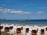 Strand mit Liegen und segelndem Schiff - Berliner Hof App. 301 - Top-Hundeurlaub