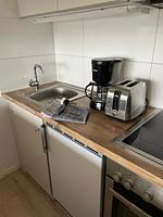 Moderne Küche mit Geräten und Holzarbeitsplatte - Ferienpark App. 595/5  - Sierksdorf - Top-Hundeurlaub
